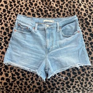 Size 29 Levi’s high rise shorts